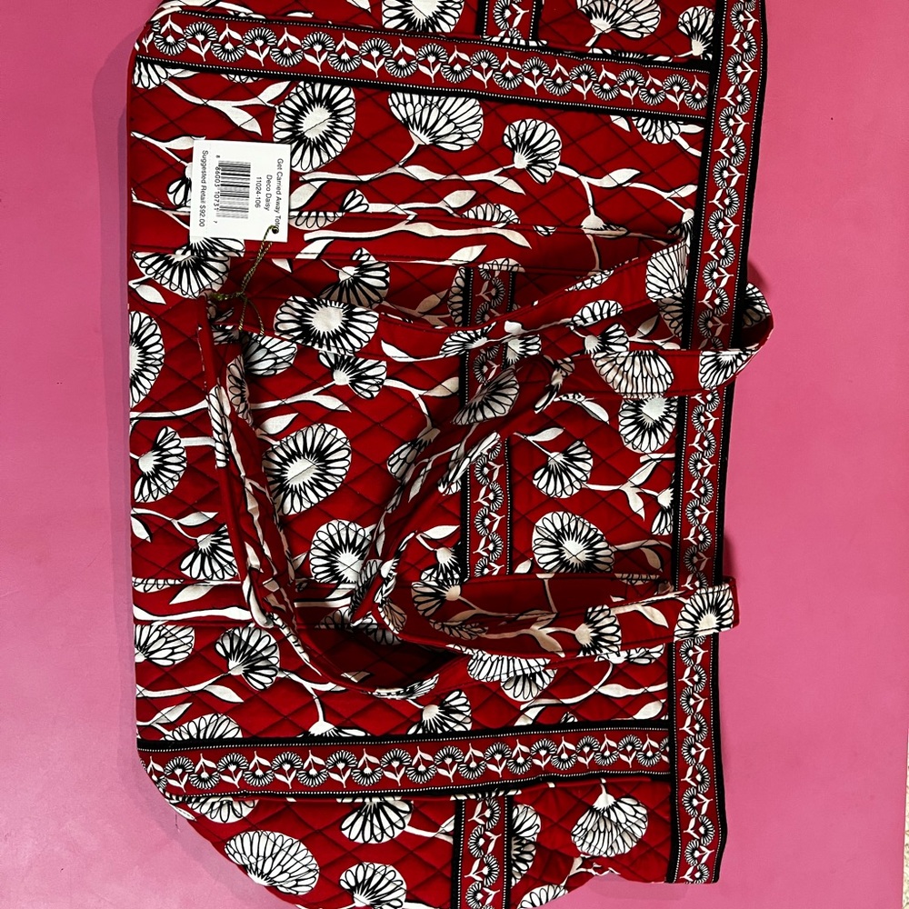 Large Vera Bradley/ Get carried away tote.  NWT. DECO DAISY RETIRED PATTERN